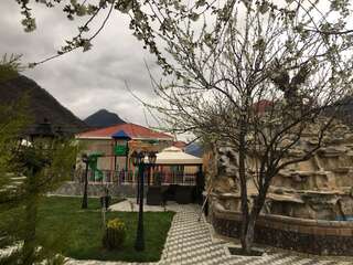 Отель Residence Qaxbaş Семейный номер с видом на горы-11
