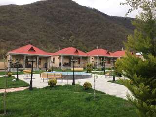 Отель Residence Qaxbaş Семейный номер с видом на горы-12